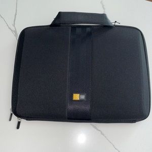 CASE LOGIC ZIPPERED CASE